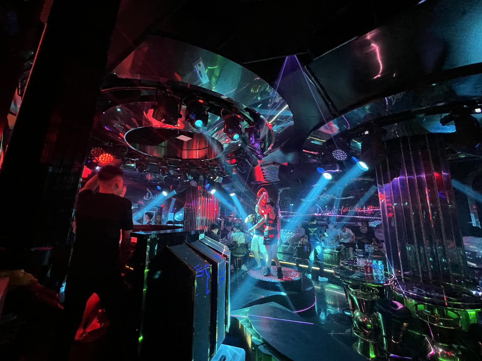 DUBAI CLUB – 117 Xuân Thủy – Hà Nội